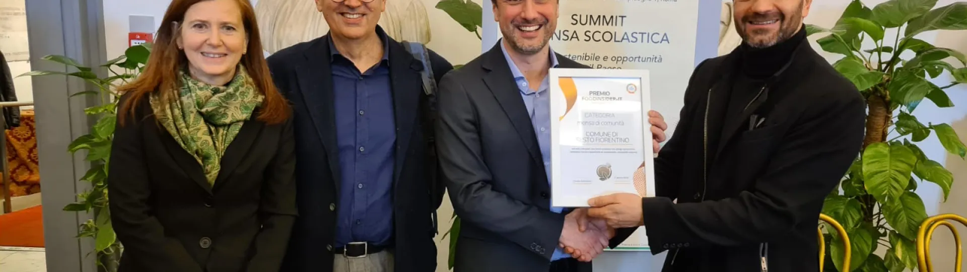 In allegato foto della consegna del premio. Da sinistra Claudia Paltrinieri (direttrice Foodinsider), Filippo Fossati (amministratore unico Qualità&Servizi Spa), Lorenzo Falchi (sindaco di Sesto Fiorentino), Emilio Casalini (giornalista, conduttore “Generazione Bellezza” su Rai Tre)