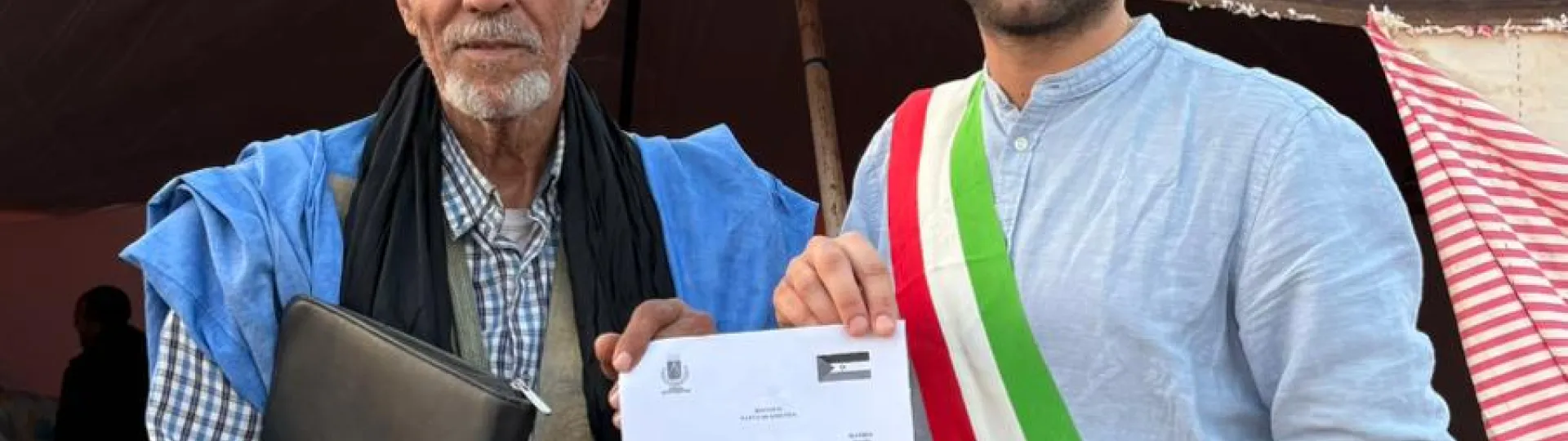 Nella foto allegata l'assessore Madau e il sindaco Shaiba mostrano il patto sottoscritto